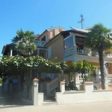 Nyaraló In With Swimming Pool Poreč