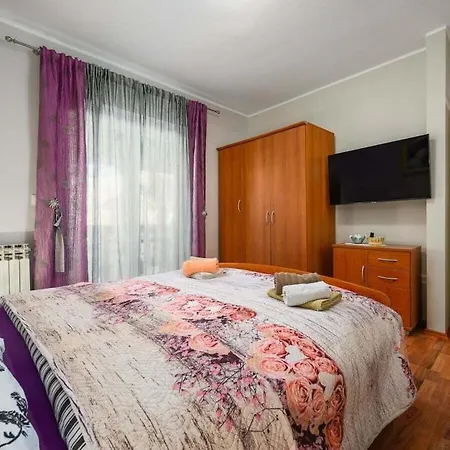 Nyaraló In With Swimming Pool Poreč